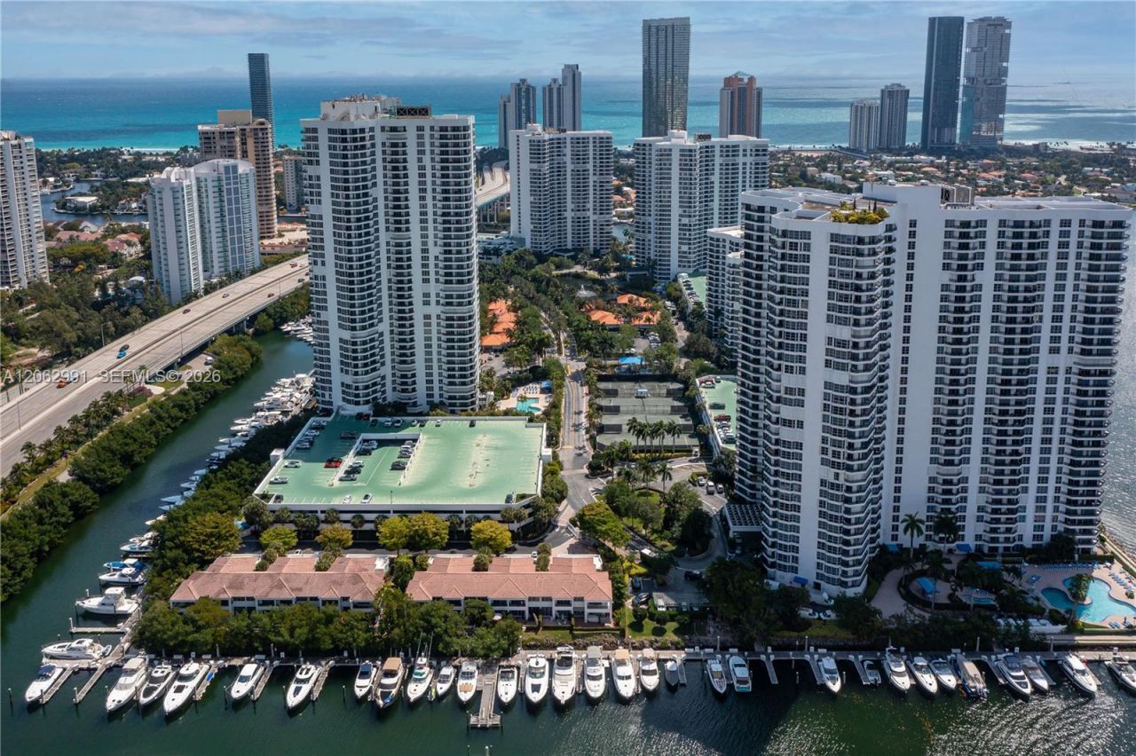 3500 Mystic Pointe Dr , Unit 3702, Aventura, FL 33180 Photo