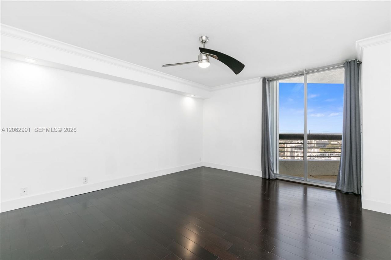 3500 Mystic Pointe Dr , Unit 3702, Aventura, FL 33180 Photo