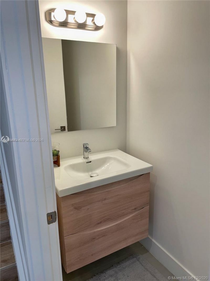 807 SE 14th St, Fort Lauderdale, FL 33316 Photo