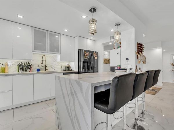 18071 Biscayne Blvd , Unit 901, Aventura, FL 33160