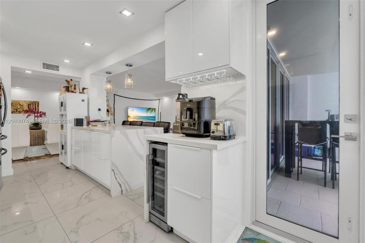 18071 Biscayne Blvd , Unit 901, Aventura, FL 33160 Photo