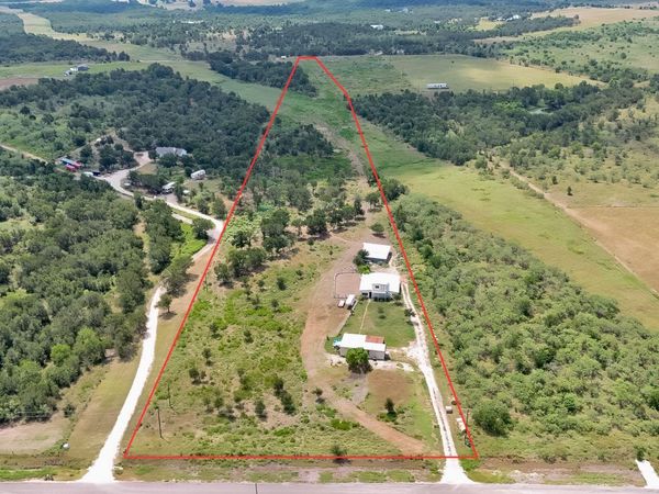 2690 County Road 466, Elgin, TX 78621