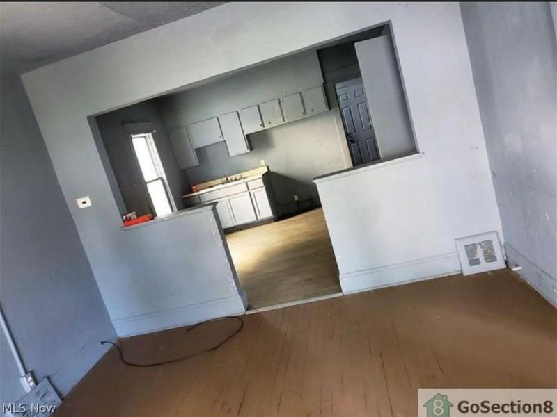 3872 E 57th Street , Cleveland, OH 44105 Photo 4