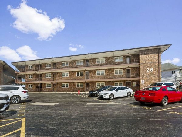 26 N PISTAKEE LAKE Road , Unit 3E, Fox Lake, IL 60020