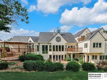 811 Western Hills Drive, Papillion, NE 68046