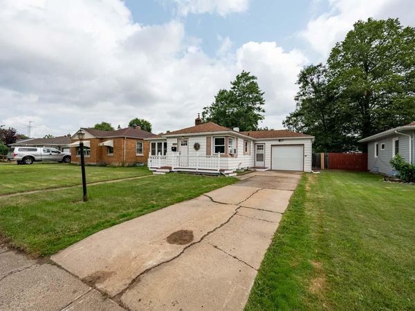2434 9th Avenue E, Hibbing, MN 55746