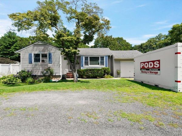 101 Lake Avenue , Saint James, NY 11780