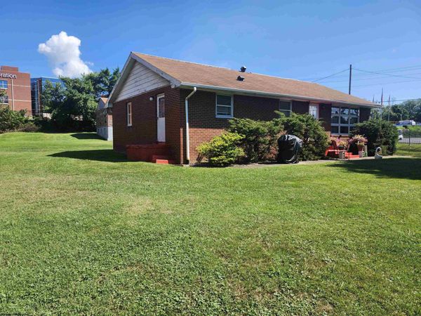 805 Chestnut Ridge, Morgantown, WV 26505