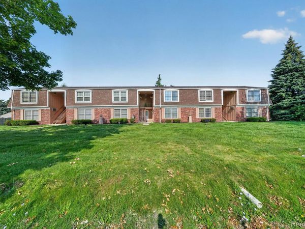 39440 Muffatt, Unit 39523, Harrison Township, Mi 48045