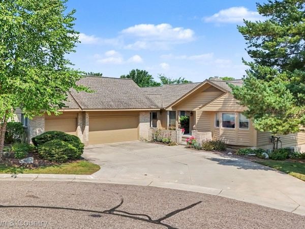 4521 Ravenwood Drive, Unit 4, Grand Blanc Township, Mi 48439