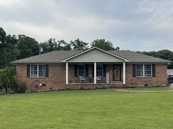 647 Chitwood Dr , Lafayette, TN 37083
