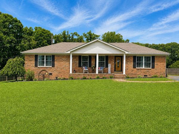 647 Chitwood Dr , Lafayette, TN 37083