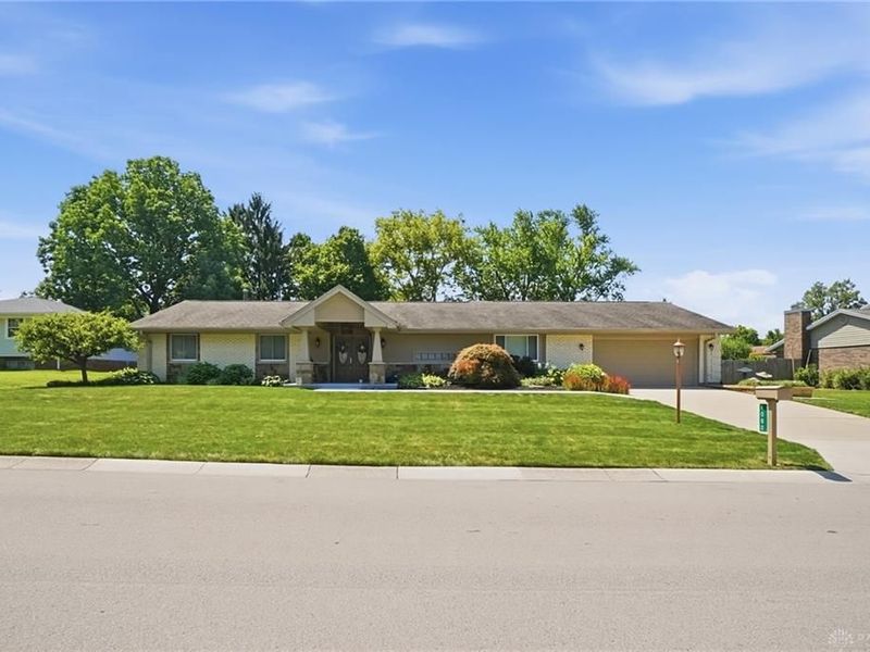 1080 Heathshire Drive, Centerville, OH 45459 Photo 2