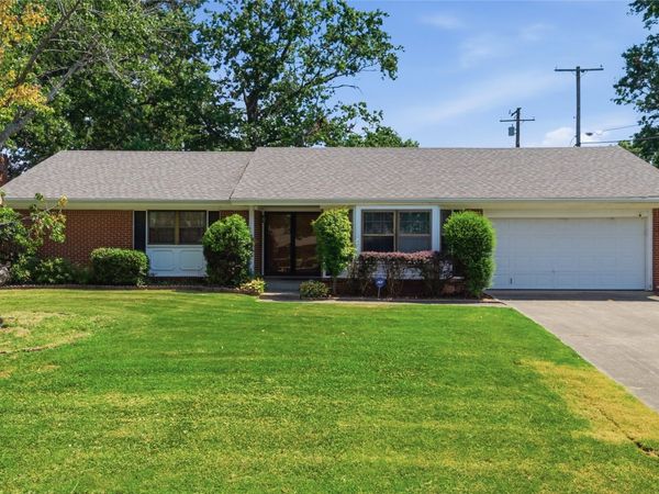 6832 E 57th Street E, Tulsa, OK 74145