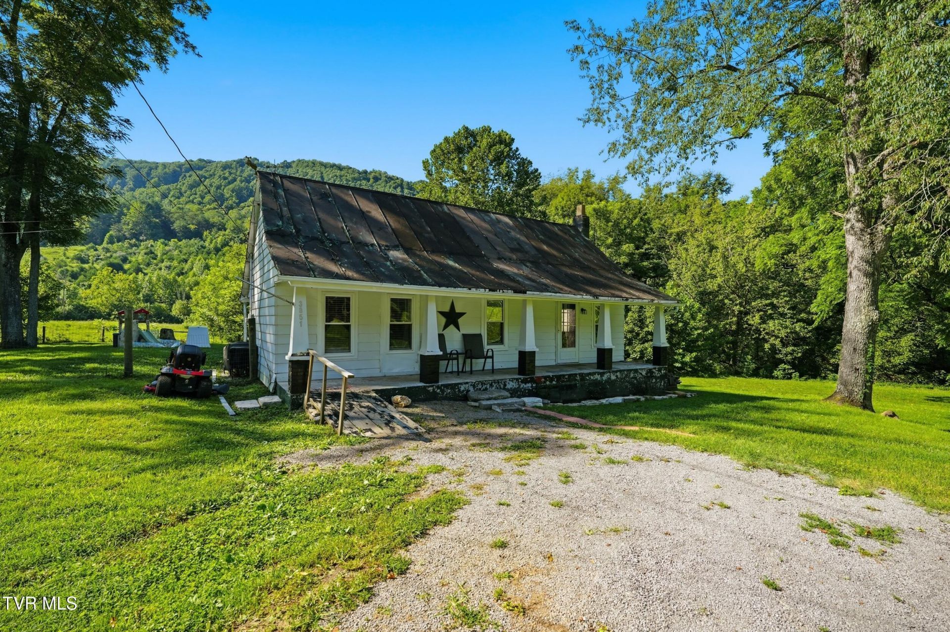 3851 Middle Wallens Creek Road, Duffield, VA 24244 Main Photo