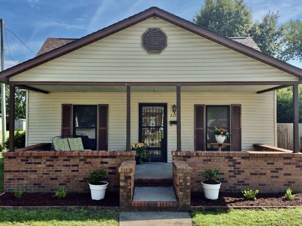 317 E FRANKLIN Street, Duquoin, IL 62832