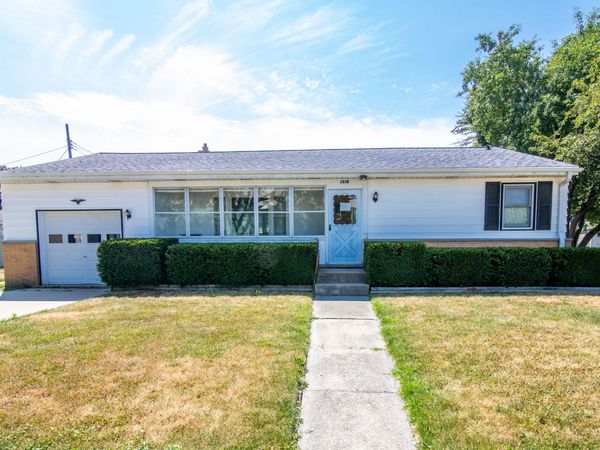 1318 S 10th St, Watertown, WI 53094