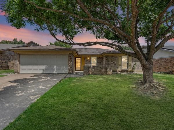 7516 Evergreen Drive, Watauga, TX 76148