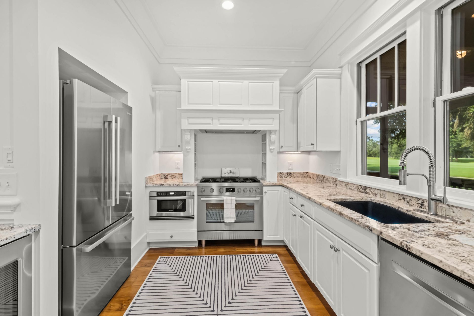 720 Island Park Drive Photo 10
