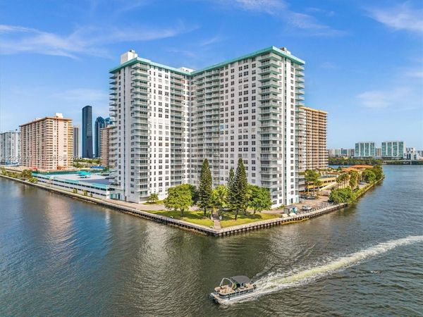 301 174th St , Unit 2205, Sunny Isles Beach, FL 33160