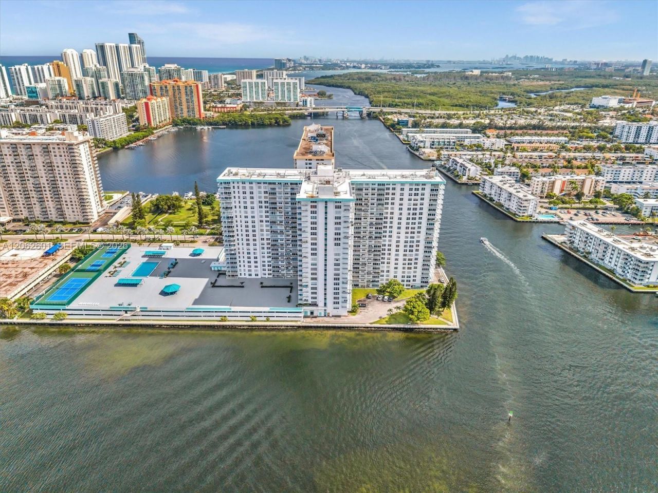 301 174th St , Unit 2205, Sunny Isles Beach, FL 33160 Photo