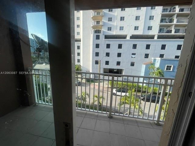 6315 SW 8th St, Unit 605, Miami, FL 33144 Photo