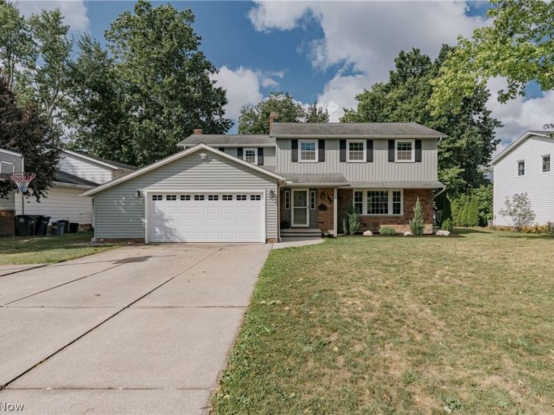 1960 Bromton Drive, Lyndhurst, OH 44124 Photo 1