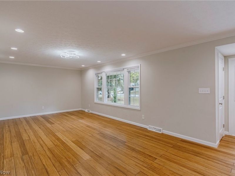 1960 Bromton Drive, Lyndhurst, OH 44124 Photo 4
