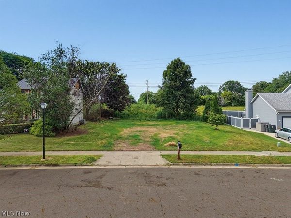 2238 Canterbury Circle , Akron, OH 44319