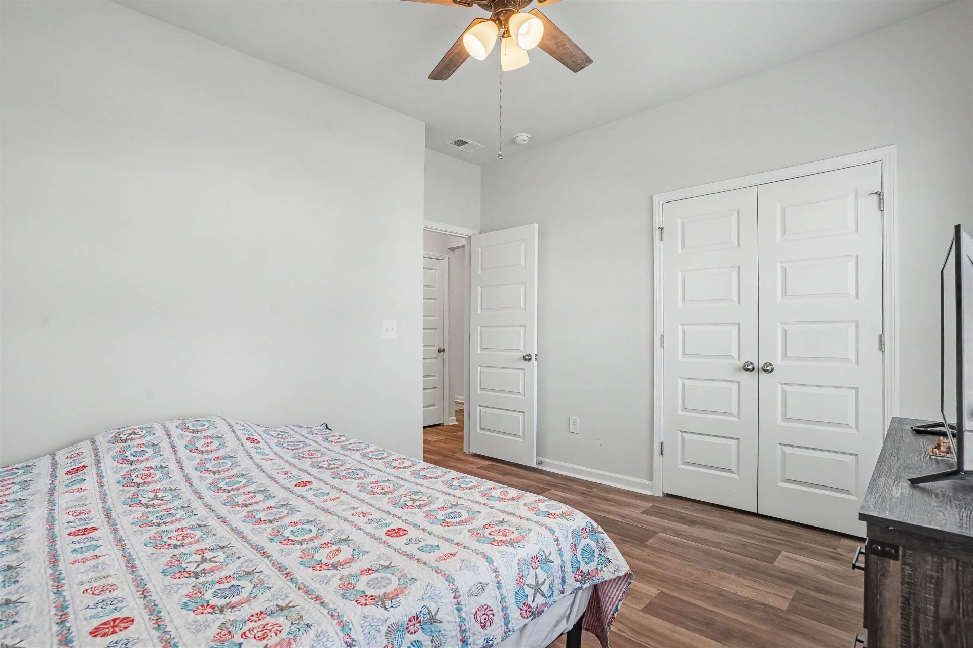 212 Warner Crossing Way  Photo 4