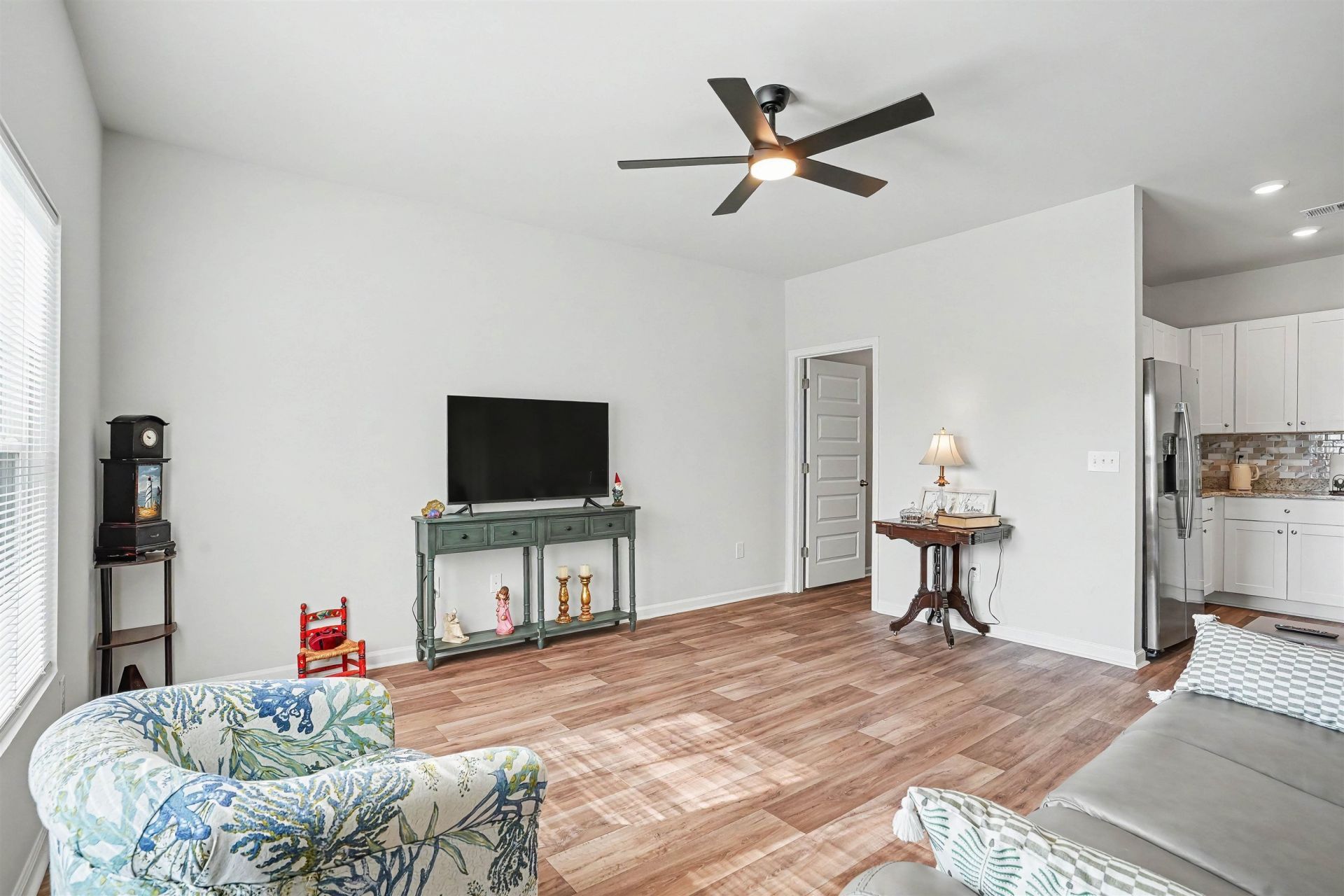 212 Warner Crossing Way  Photo 9