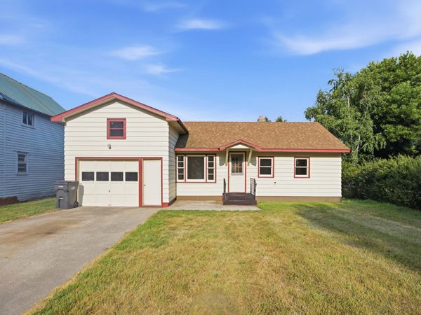 206 1st Avenue NE, Hankinson, ND 58041