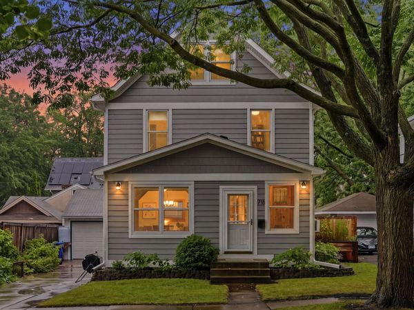 718 Manomin Avenue , Saint Paul, MN 55107