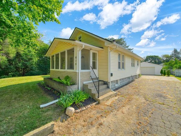615 N Pleasant Street, Jackson, MI 49202