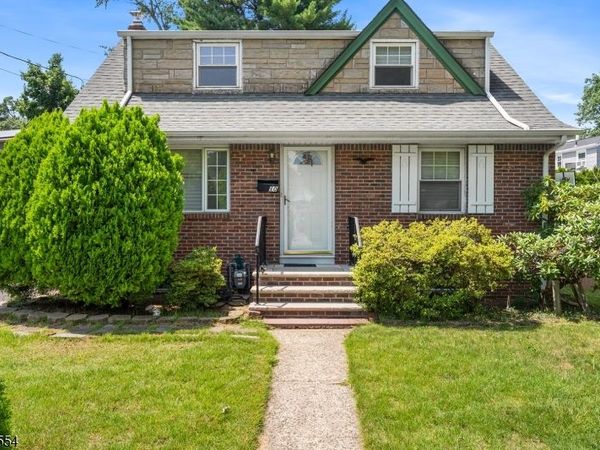 10 Greenwich St, Bergenfield, NJ 07621