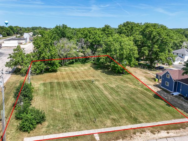 37 1st St, Darien, WI 53114