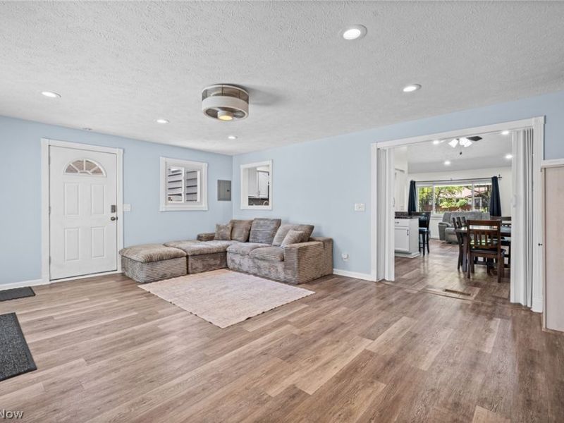 1253 Golden Gate Boulevard , Mayfield Heights, OH 44124 Photo 16