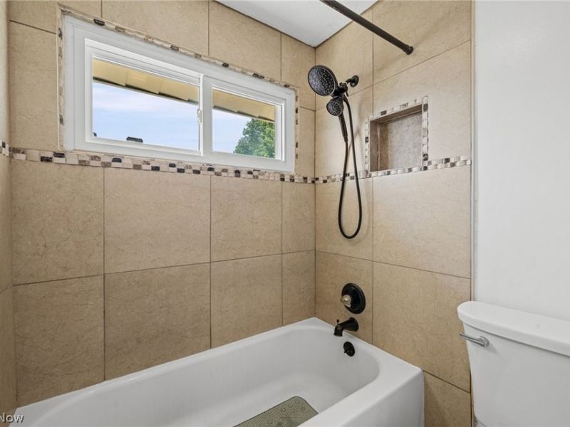 1253 Golden Gate Boulevard , Mayfield Heights, OH 44124 Photo 27