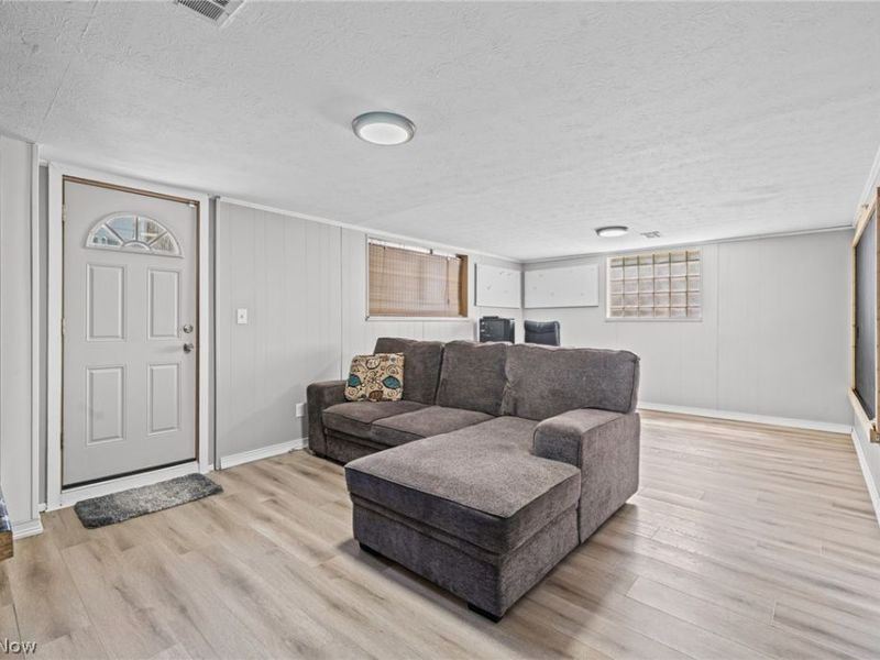 1253 Golden Gate Boulevard , Mayfield Heights, OH 44124 Photo 30