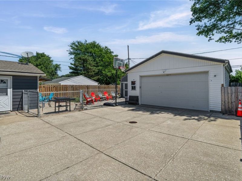 1253 Golden Gate Boulevard , Mayfield Heights, OH 44124 Photo 38