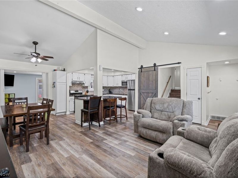 1253 Golden Gate Boulevard , Mayfield Heights, OH 44124 Photo 7