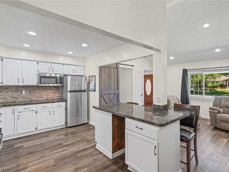 1253 Golden Gate Boulevard , Mayfield Heights, OH 44124 Photo 9