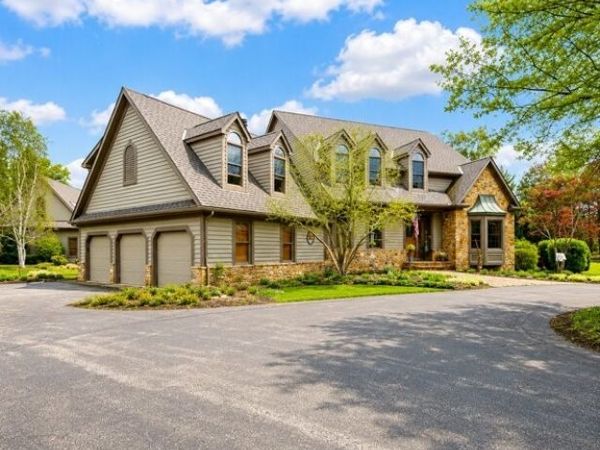 11205 Hampton Ridge Drive, Chardon, OH 44024