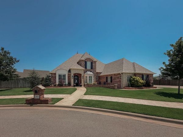 913 Stonebridge Court, Weatherford, OK 73096