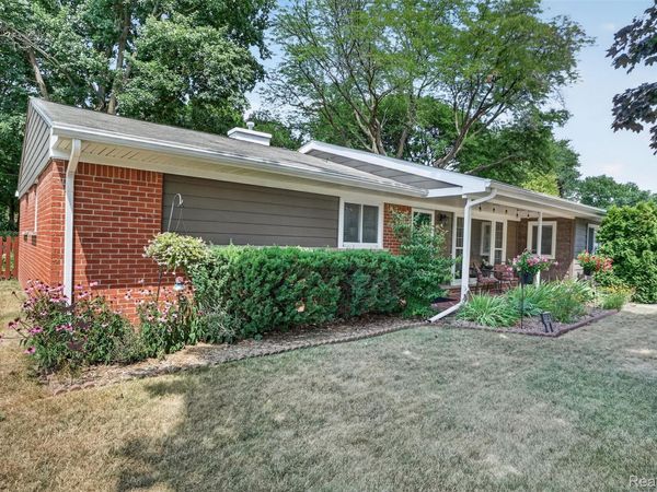 41008 Hollydale, Novi, Mi 48375