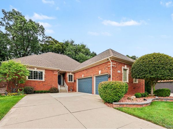 59413 Glacier Club Drive, Washington Township, Mi 48094