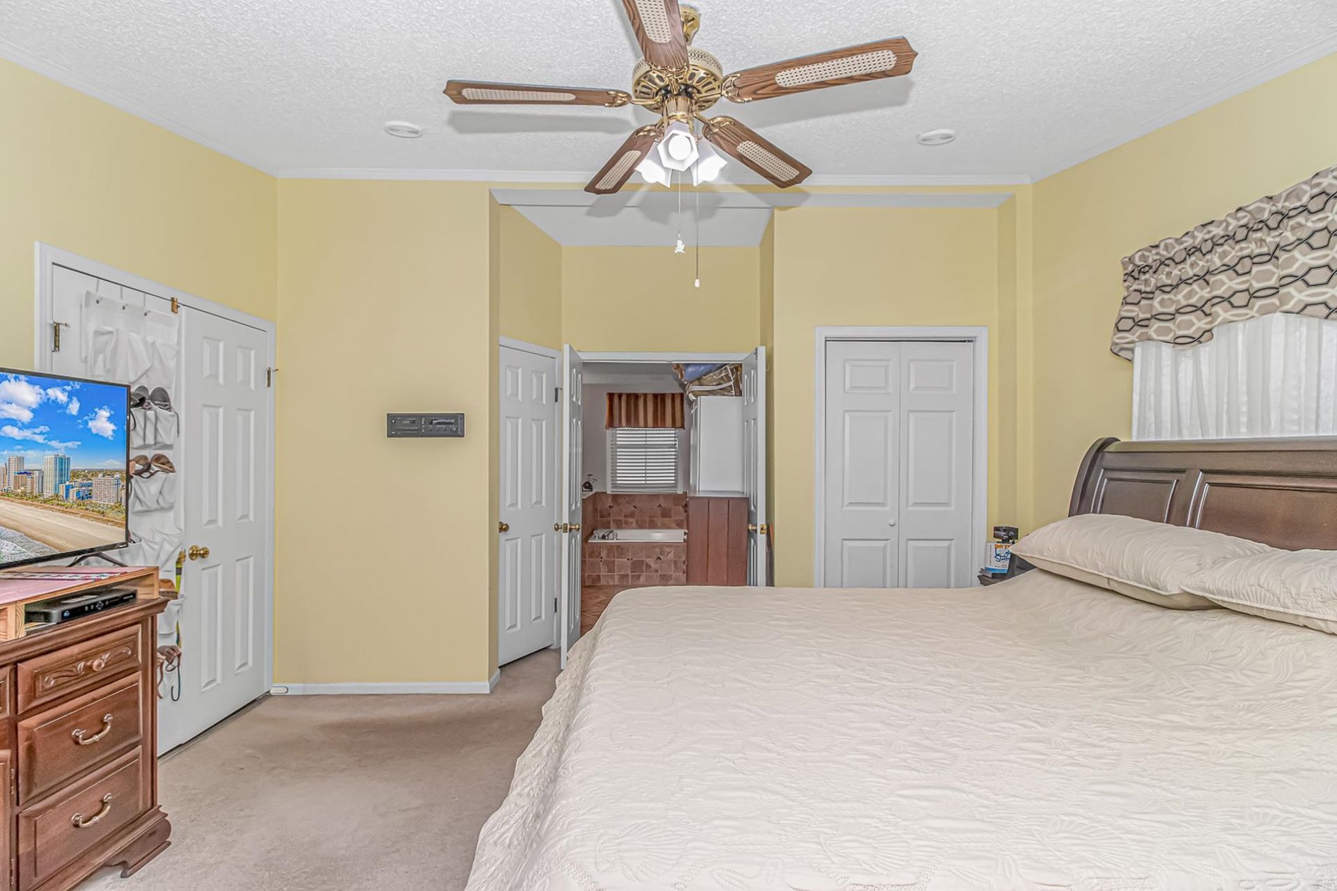 1353 Circle Bay Dr. Photo 17