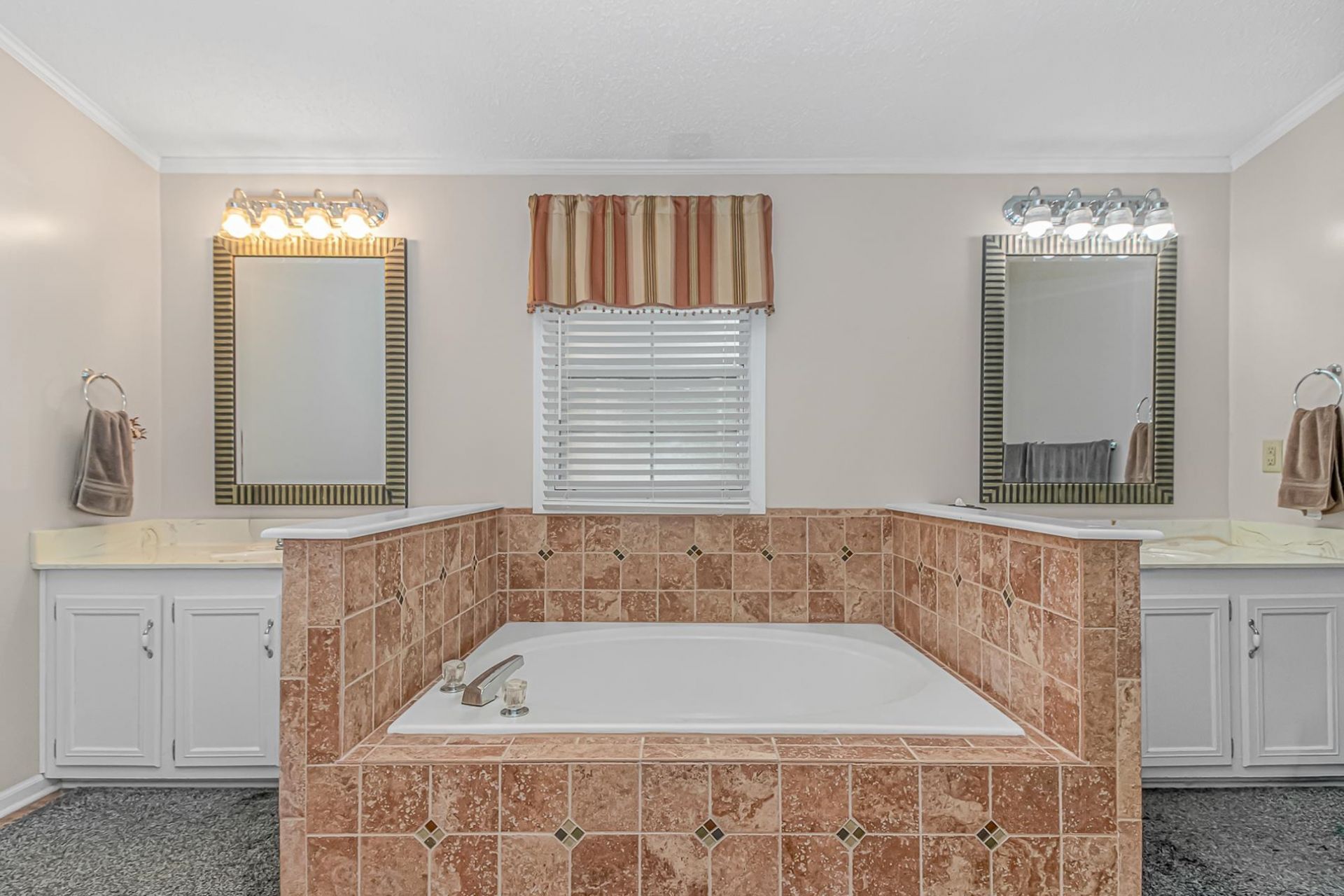 1353 Circle Bay Dr. Photo 18