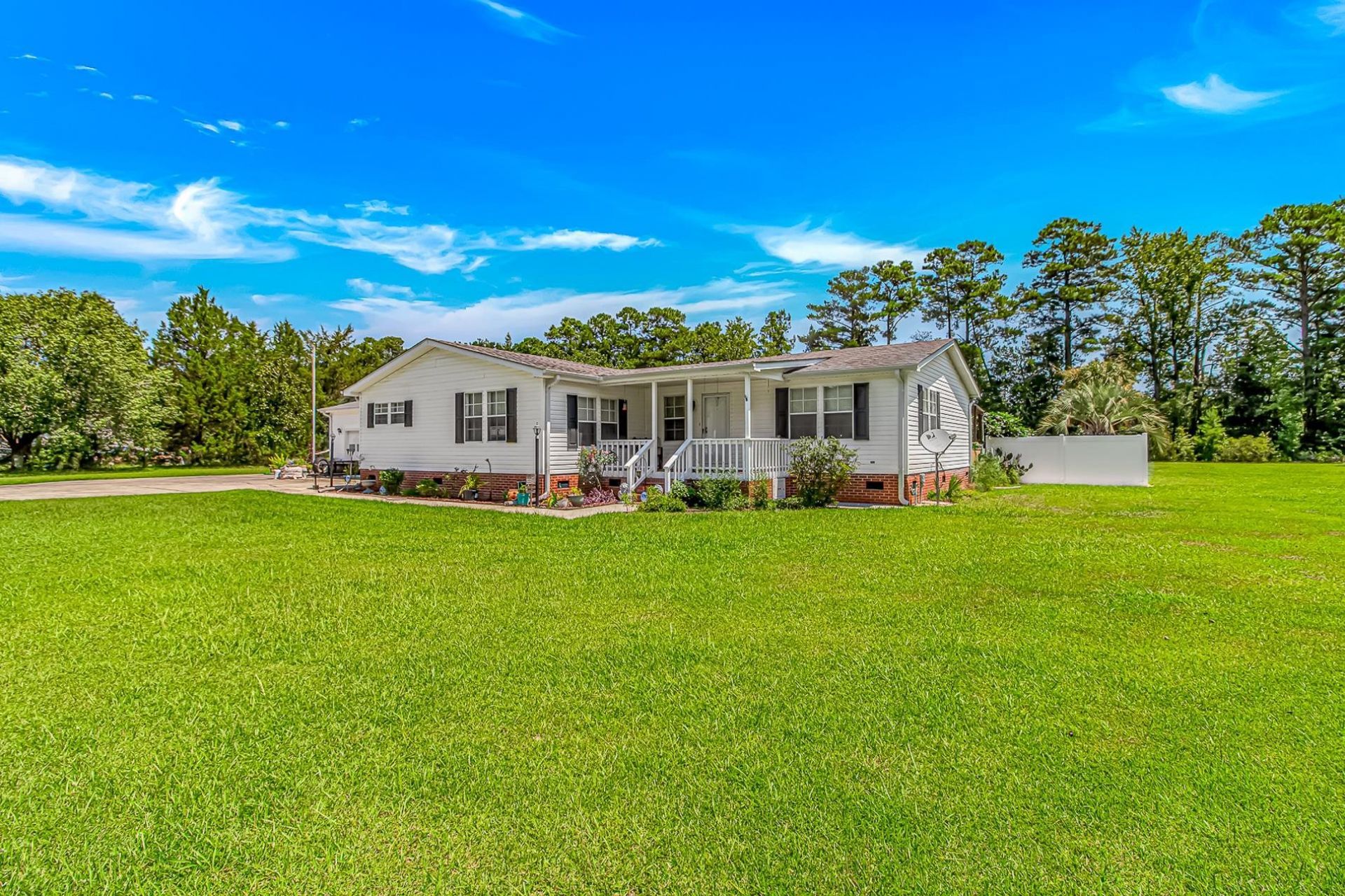 1353 Circle Bay Dr. Photo 4