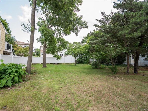 Moore Place , Melville, NY 11747